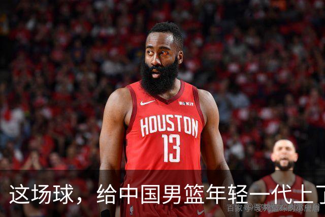 这场球，给中国男篮年轻一代上了沉重一课！期待小伙子们调整状态，铜牌战全力以赴！